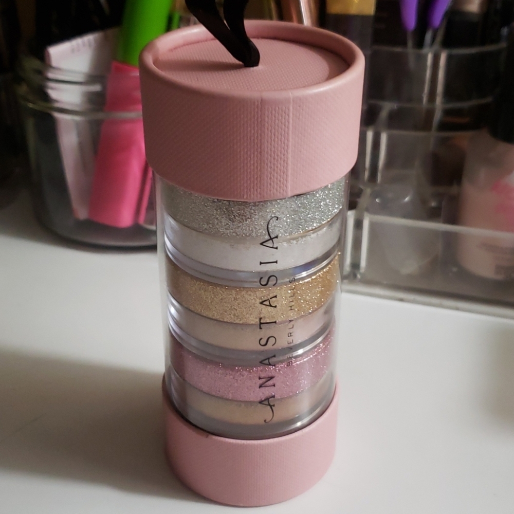 Anastasia Beverly Hills
Loose Highlighter Se